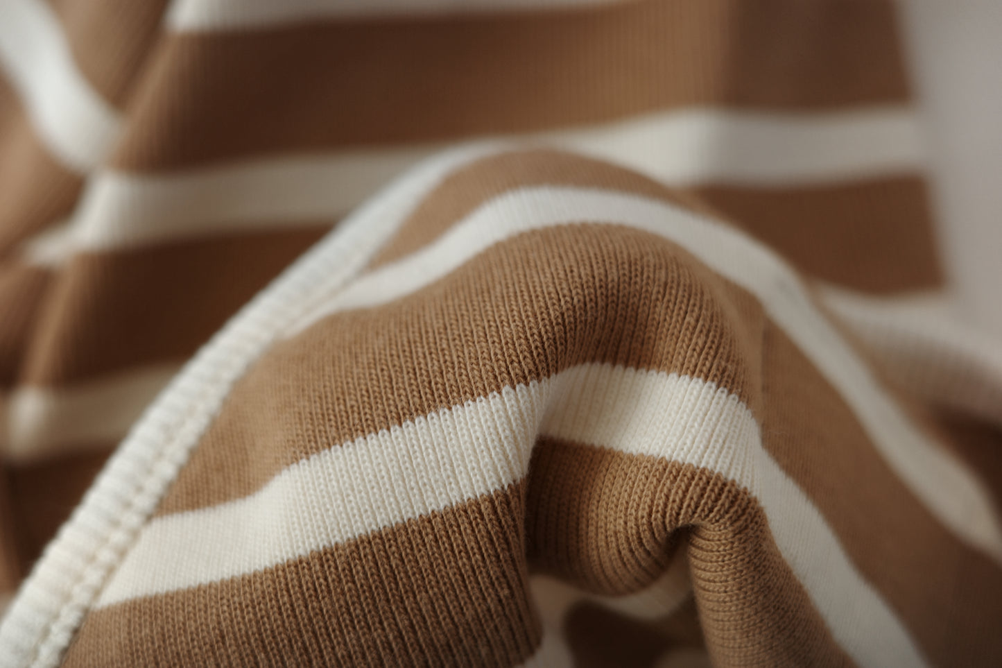 リブボーダートップス/ロンパース (ベージュ)